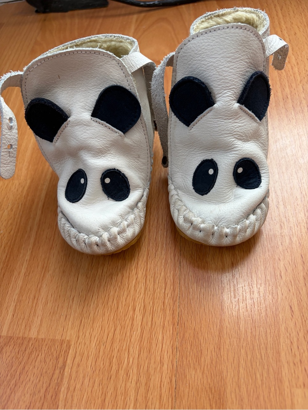 Kids White Panda Leather shearling booties - MSRP $150. Rare. Donsje